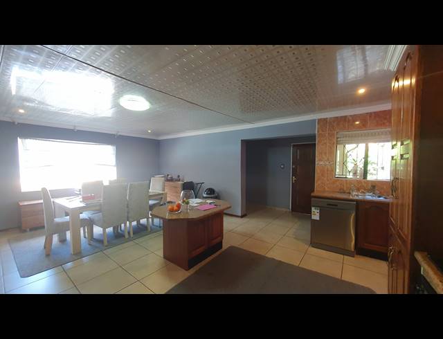 5 BEDROOM FREEHOLD FOR SALE IN LINMEYER